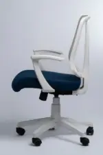 ⁦سكاي كرسي مكتب مودرن طبي شبك وسط متحرك فريم ابيض⁩ - الصورة ⁦3⁩