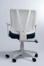 ⁦سكاي كرسي مكتب مودرن طبي شبك وسط متحرك فريم ابيض⁩ - الصورة ⁦2⁩